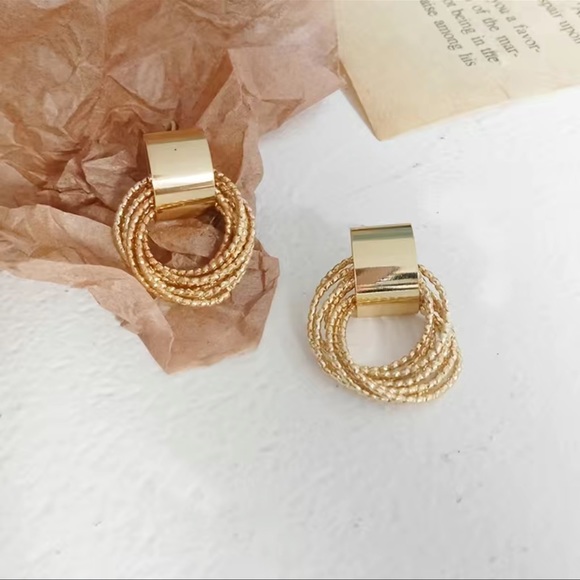 Gold 14k plated Round Circle Earrings - Picture 3 of 3